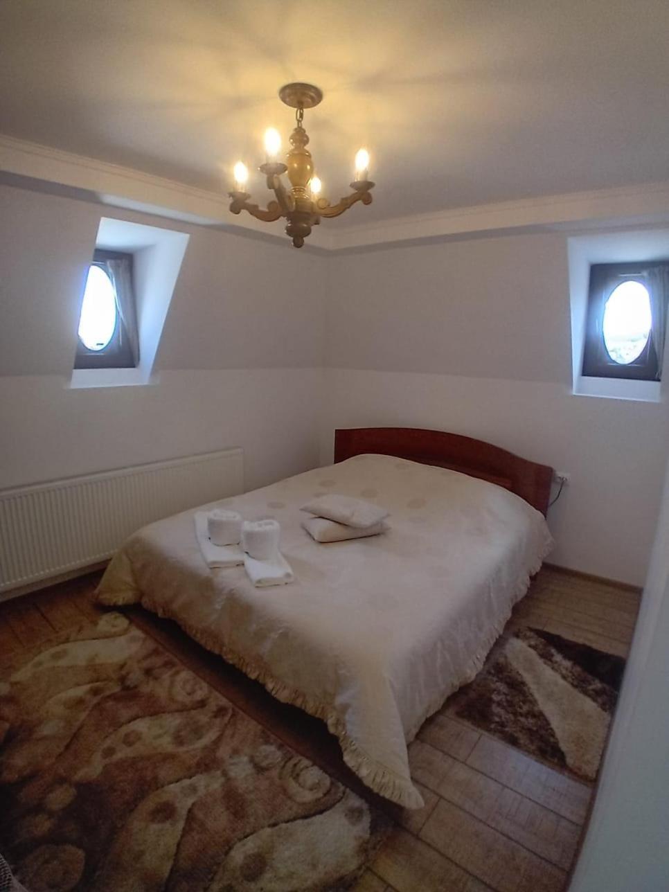 Casa Continentelor Hotel Câmpulung Eksteriør billede