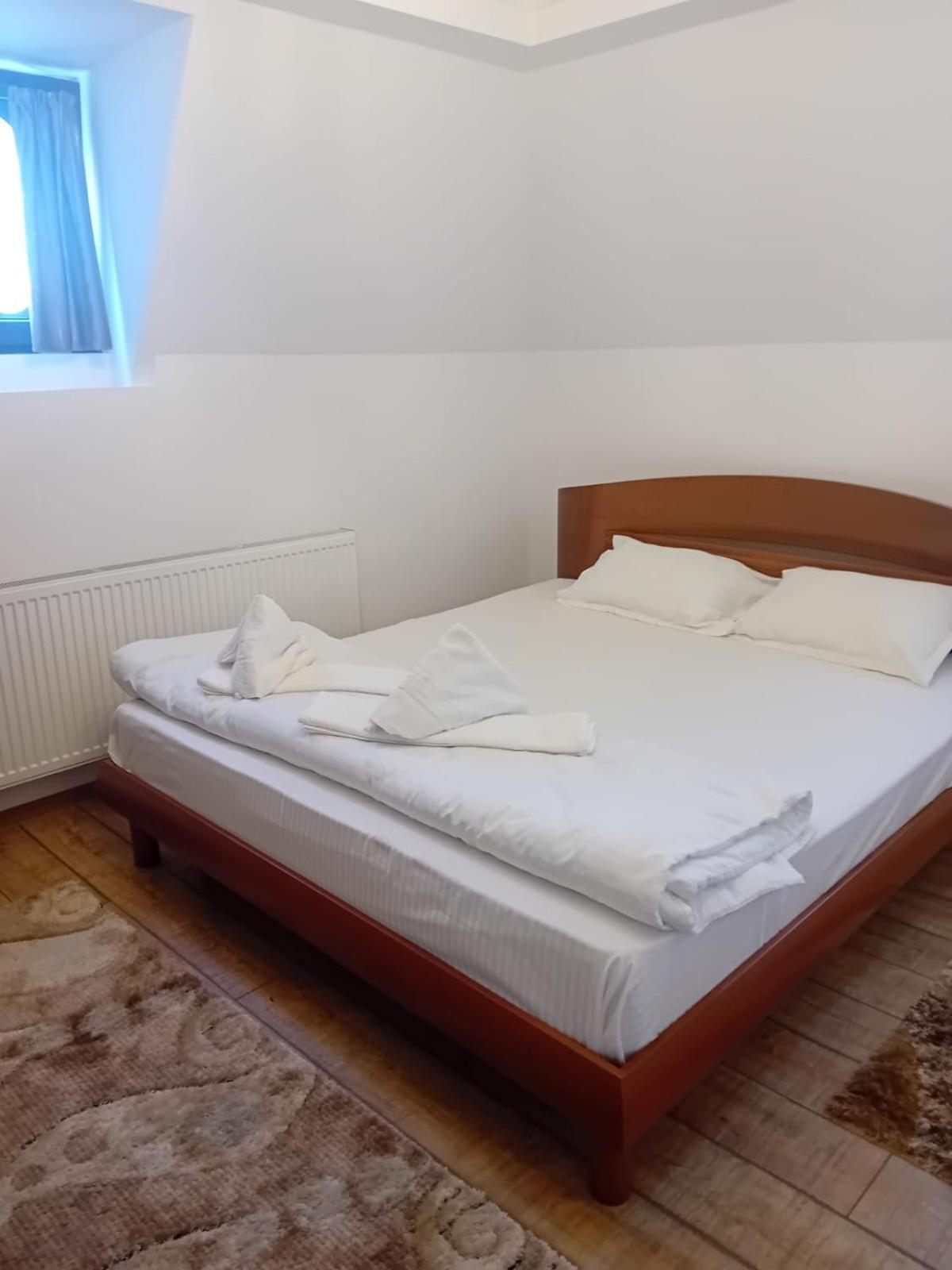 Casa Continentelor Hotel Câmpulung Eksteriør billede