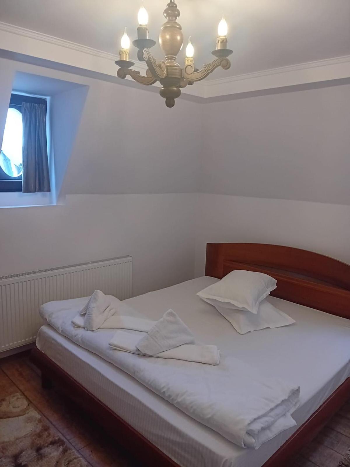 Casa Continentelor Hotel Câmpulung Eksteriør billede
